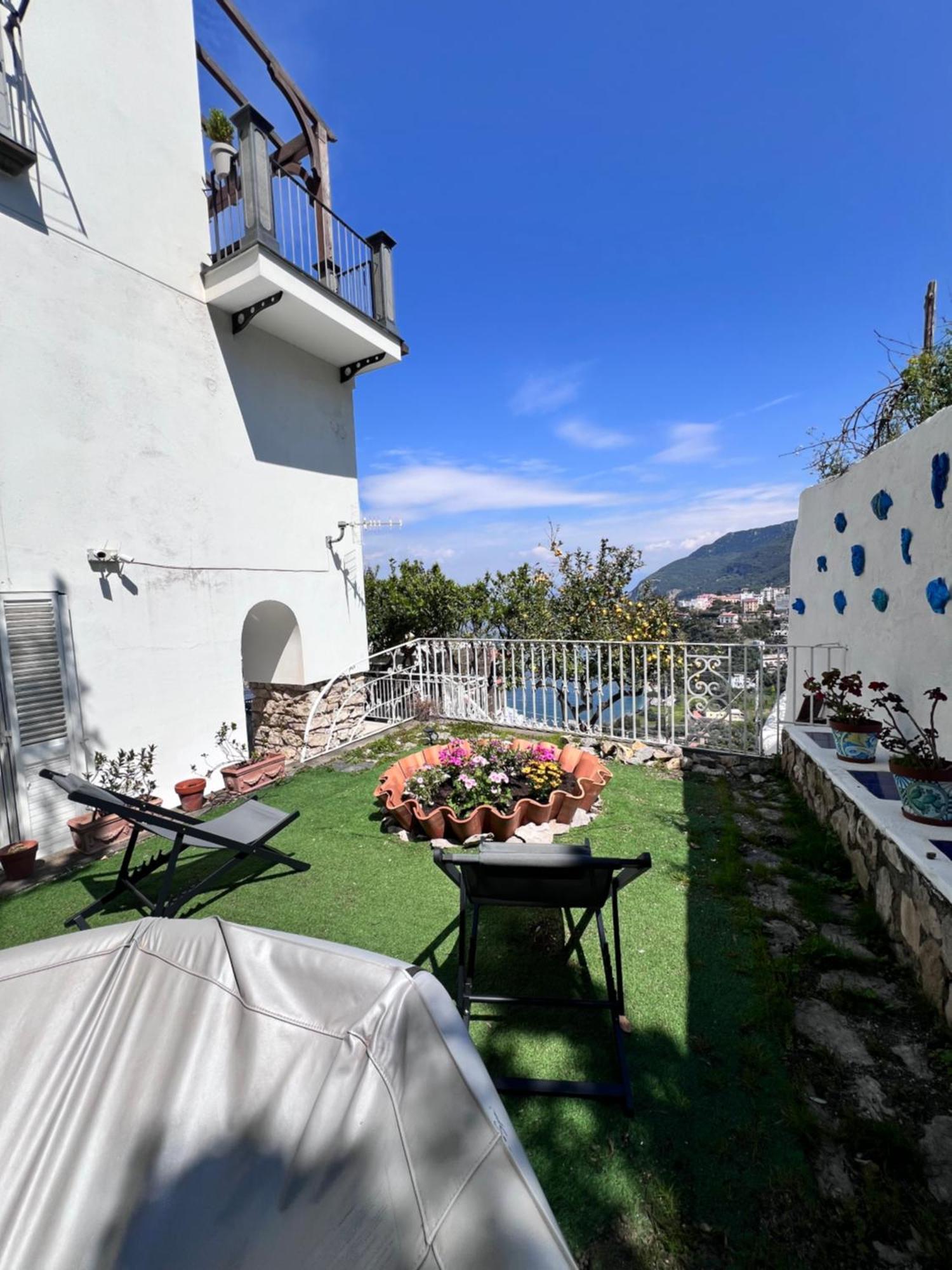 Апартаменты Postcard House Вико-Экуенсе Экстерьер фото